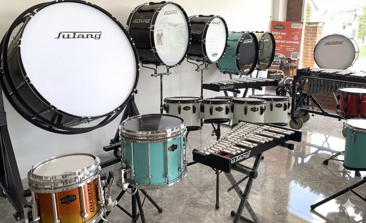 Alat Marching Band atau Drum Band Berstandar Tinggi seperti Julang Marching Pratama